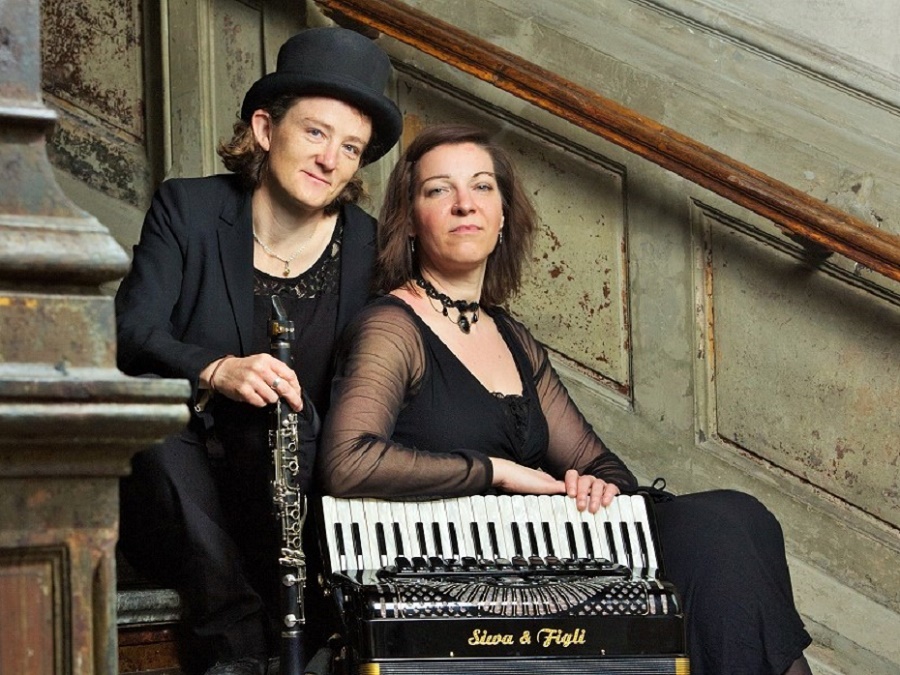 Susi Evans & Szilvia Csaranko, Foto: Nils Bredelow